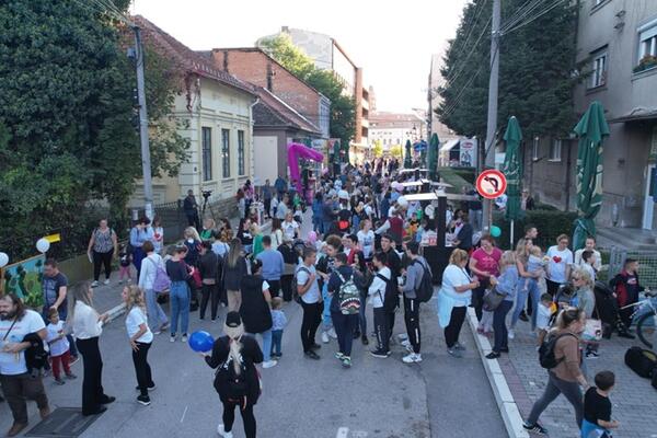 ČAČANI ZBOG MALE NAĐE BLOKIRALI ULICU: Danas putuje u Ameriku, USPELI SU! (FOTO)