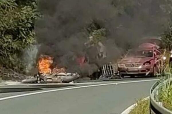 NESREĆA U VALJEVU: Motor PLANUO nakon sudara, pojavile se SLIKE sa lica mesta (FOTO)