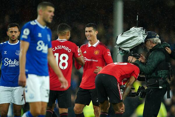 RONALDO UŠAO SA KLUPE I POSTAO HEROJ JUNAJTEDA! Everton dozvolio preokret - nestvaran JUBILEJ Portugalca!