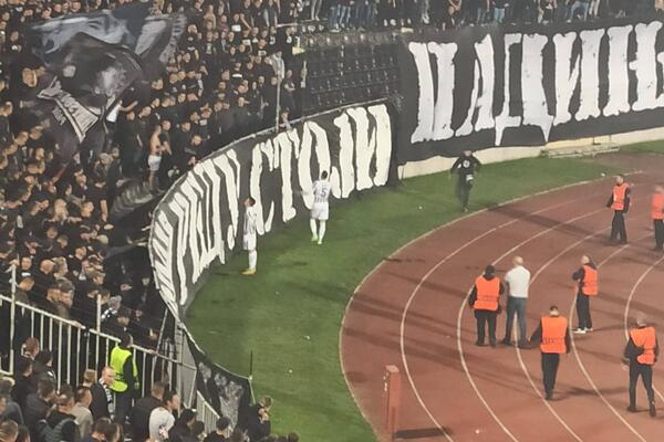 HAOS NA STADIONU U HUMSKOJ! Prst pred okom se ne vidi - fudbaleri molili navijače da PREKINU! (VIDEO)