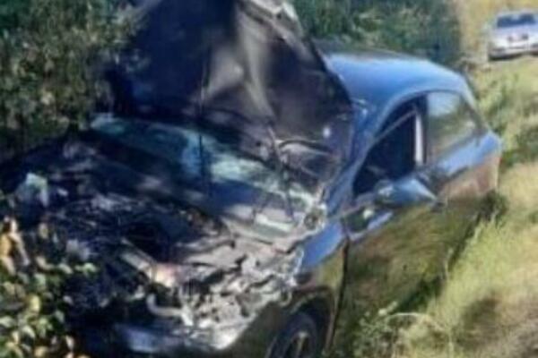 TEŠKA NESREĆA KOD BARAJEVA: Auto POTPUNO SMRSKAN, pojavila se jeziva slika! (FOTO)