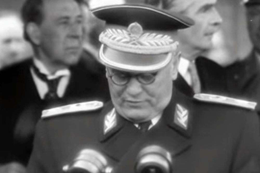 Dve najčešće teorije su da je Titov identitet preuzeo neki austrougarski agent ili ruski general Nikolaj Lebedev.