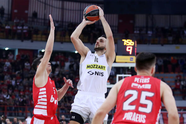 ŠOK! GRČKA TUŽILA PARTIZAN ZBOG PAPAPETRUA - "Moramo da protestujemo" (FOTO)