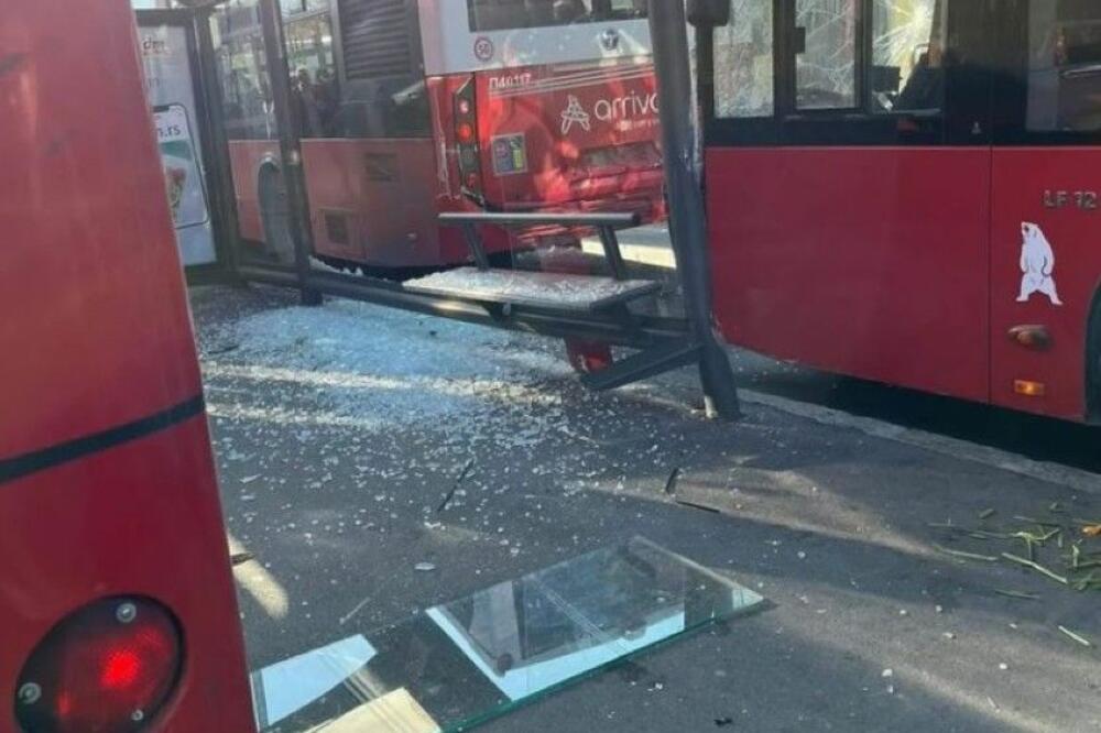 JEZIV SUDAR AUTOBUSA NA KARABURMI: Srča na sve strane po okretnici! (FOTO)