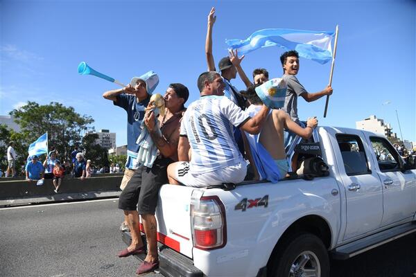 VESELJE ARGENTINACA SE PRETVORILO U TOTALNI HAOS: Ima MRTVIH, dete (5) završilo u komi! (VIDEO)