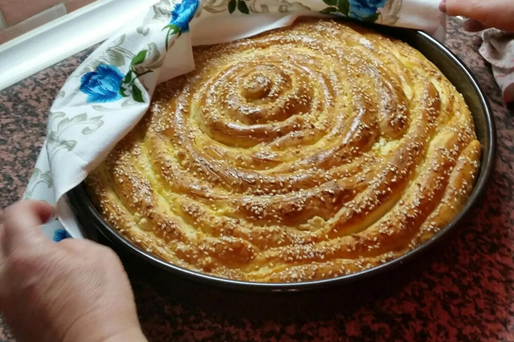 NAJUKUSNIJA PITA KOJU ĆETE IKADA PROBATI: Zalijte je na OVAJ NAČIN i uživajte u HARMONIJI UKUSA (RECEPT)