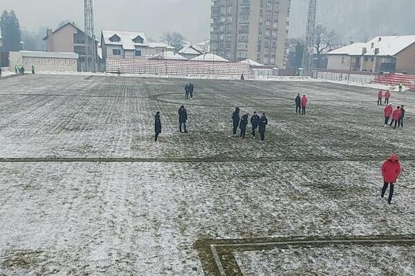 IVANJIČANI NAJAVILI GRUDVANJE, ALI IPAK SE IGRALO! Jedan gol na dva meča u Superligi Srbije! (FOTO)