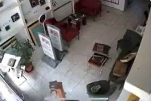 SNIMAK RAZARAJUĆEG ZEMLJOTRESA SA KAMERE PRODAVNICE: Uznemirujući video čini ljude NAPETIM (VIDEO)