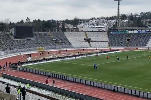 TUŽNA SLIKA NA STADIONU PARTIZANA! Gde su navijači? Fudbaleri se u očajnoj atmosferi spremaju za derbi