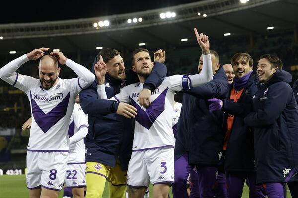 FIORENTINI SRPSKI DERBI U VERONI! Biragi stavio pečat golom sa POLA TERENA (VIDEO/FOTO)