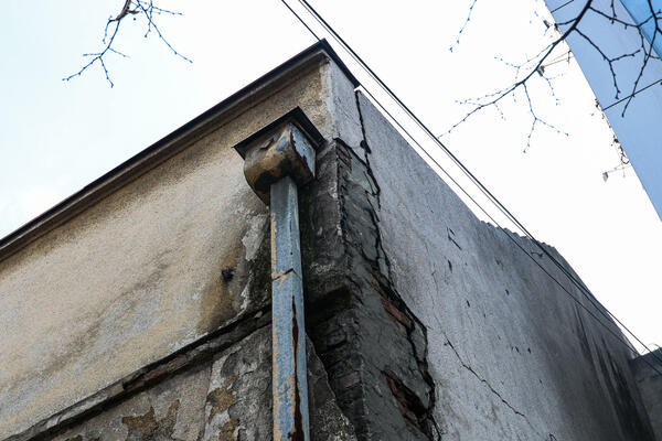 Zaboravio ključeve, pa za 3 sekunde izbegao da se zgrada sruči na njega?! Strašni detalji nesreće u Turskoj