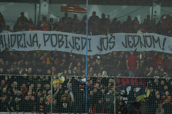 ANDRIJA, POBEDI JOŠ JEDNOM! Podrška legendi u životnoj bici, ceo stadion u Podgorici aplaudirao (VIDEO)