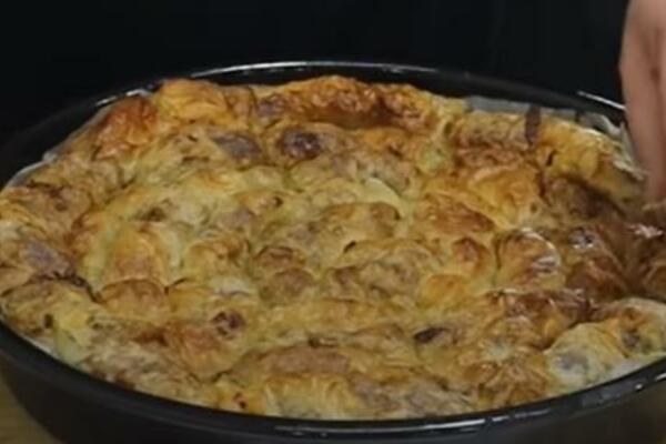 BAKIN POSNI DORUČAK: Ova pita se pravi od svega PAR SASTOJAKA, bolja je i od mrsne (RECEPT)