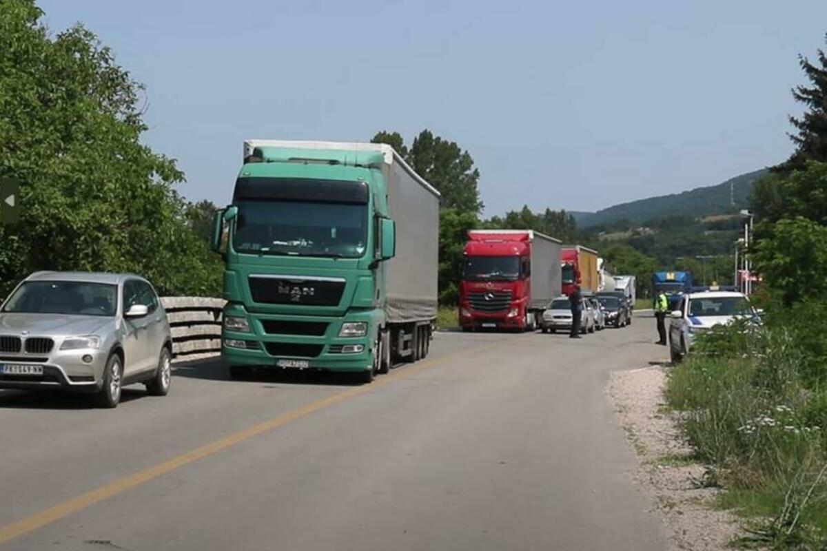 Srpski Vozači Na Blokadi Puta U Rudaru