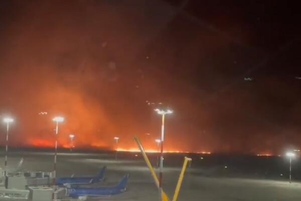 STRAVIČNI POŽARI OKOVALI SICILIJU, VATRENA STIHIJA BUKTI NA VIŠE OD 40 MESTA: Plamen opkolio AERODROM, opšti HAOS!