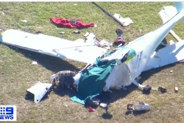 DVA AVIONA SE SUDARILA IZNAD PISTE U AUSTRALIJI: Ima poginulih, pilot jedne letelice ČUDOM PREŽIVEO (VIDEO)