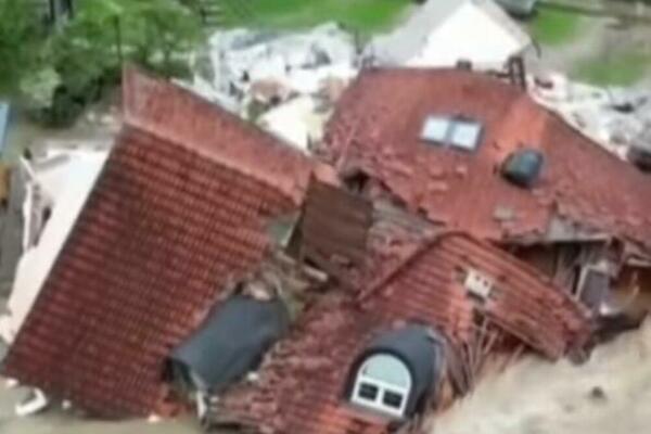 NAJPOTRESNIJI SNIMAK IZ SLOVENIJE: Bujica u SEKUNDI odnela KUĆU, ovo je JEZIVO! (VIDEO)