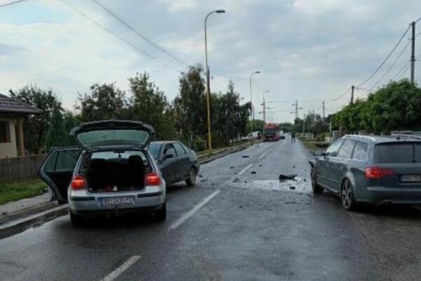 LANČANI SUDAR KOD LAZAREVCA: Delovi automobila svuda po putu (FOTO)