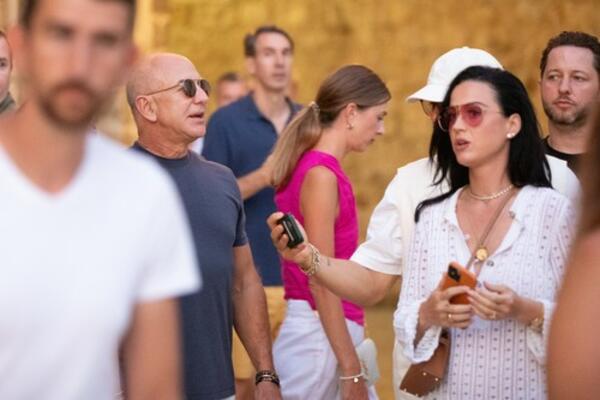 BEZOS SA ZANOSNOM VERENICOM PROŠETAO DUBROVNIKOM: Stigli luksuznom SUPERJAHTOM, evo ko im PRAVI DRUŠTVO (FOTO)