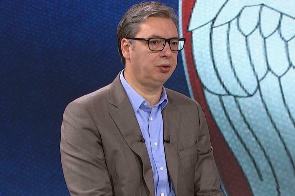 VUČIĆ SE SASTAO SA JEDNIM OD NAJPOZNATIJIH NOVINARA NA SVETU: Zanimljiv susret predsednika i Takera Karlsona (FOTO)