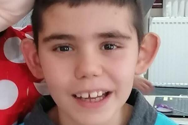 OGNJEN (11) JE ROĐEN KAO ZDRAVA BEBA, A ONDA SU SIMPTOMI AUTIZMA EKSPLODIRALI: Pomozimo mu da nastavi sa TERAPIJOM