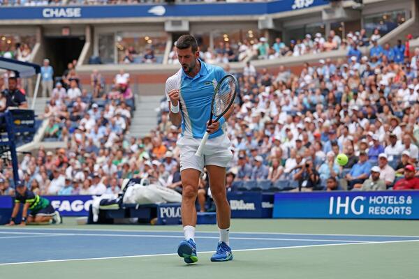 ŠALJITE GA NA EVROVIZIJU: Novak zapevao POZNATI hit posle pobede nad Fricom! (VIDEO)