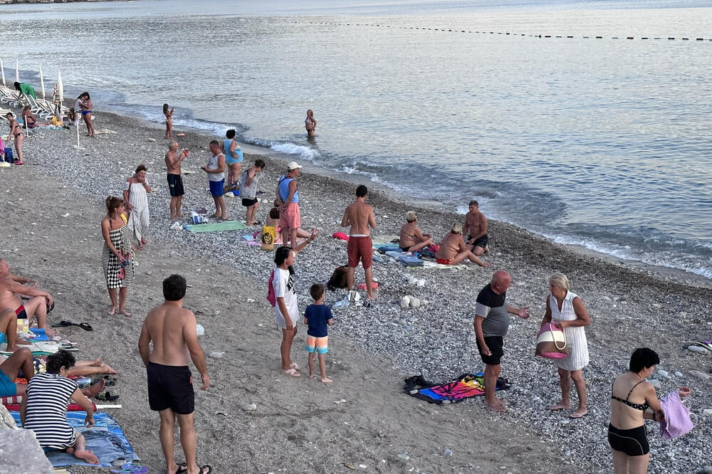 Počeo obačun sa turistima: Na omiljenoj destinaciji Srba ostavljanje peškira na plažama može skupo da vas košta!