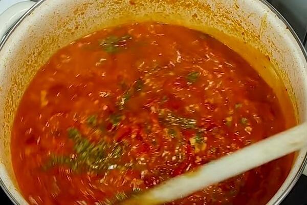 Originalan recept za pinđur iz bakine sveske: Ni ajvar mu nije ravan, ukus je vanvremenski