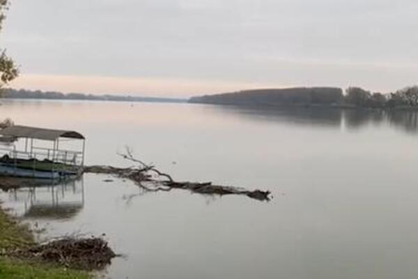 Otkačio se splav na Savi u Obrenovcu! Nekontrolisano išao niz reku, u njemu se nalazio jedan čovek!