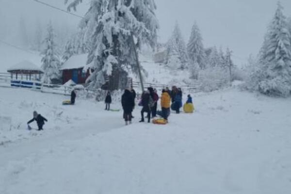 ČAJ 100, A RUČAK 1.000 DINARA: Ko nema NOVCA za Zlatibor i Kopaonik, ovde može da UŽIVA u SNEGU! (FOTO)