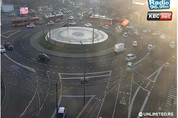 U BEOGRADU NIŠTA NOVO! Gužva na NAJBITNIJIM saobraćajnicama, HAOS posebno na NEKOLIKO mesta (FOTO)