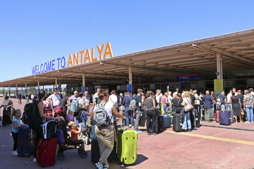 "Godinama tamo letujemo, a sada smo se razočarali": Porodica zatečena cenama u Turskoj, hoteli poskupeli trostruko