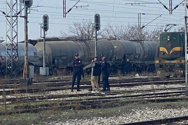 Putnik izujedao konduktera i čoveka koji mu je pritekao u pomoć: Haos u vozu u Novom Sadu