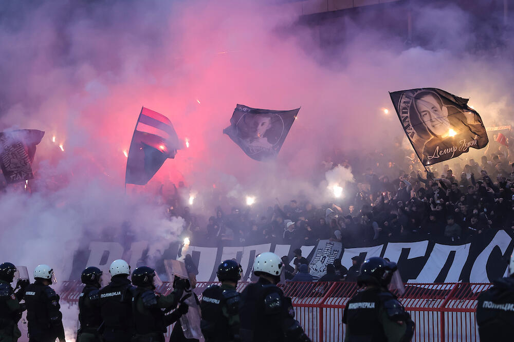 GROBARI UPALI NA STADION PARTIZANA: Navijači ostavili poruku za upravu pred protest (FOTO)