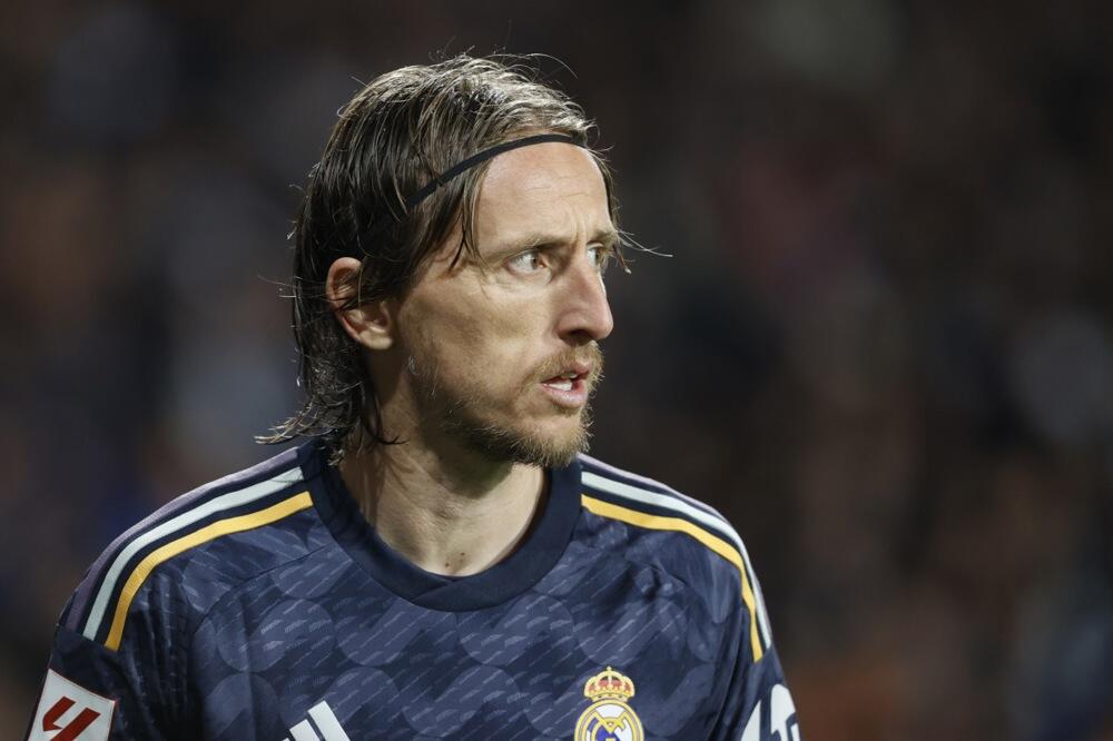 MODRIĆ ĆE BITI TRANSFER BOMBA NA LETO: Legendarni Hrvat ide kod Srba? (FOTO)