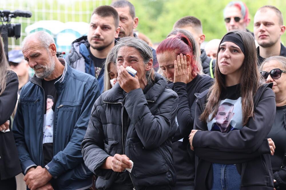 GOVOR NASTAVNICE UBIJENIH MLADIĆA U MALOM ORAŠJU: Ove 2 rečenice će pamtiti do kraja života, neizmerna tuga!