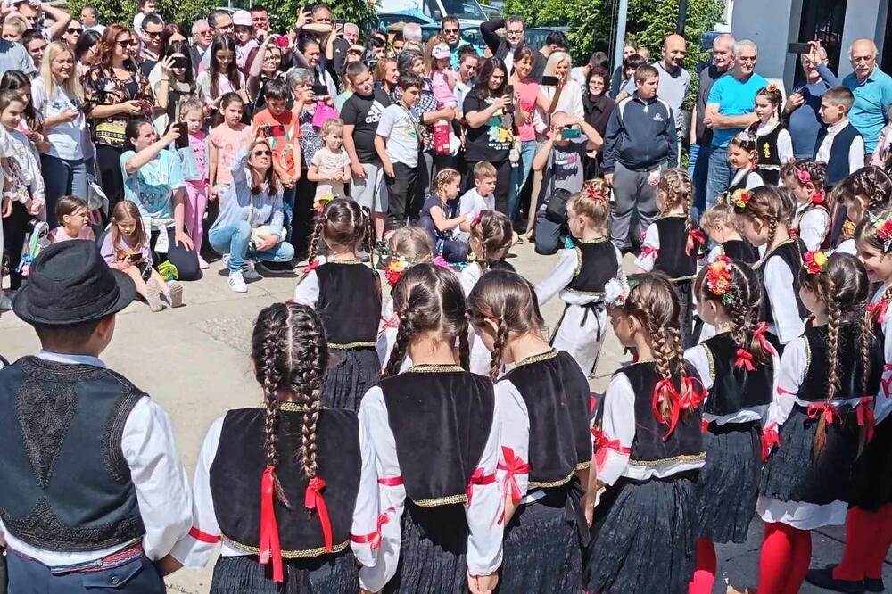 EVO KAKO SU MEŠTANI RUŠNJA PROSLAVILI VASKRS: Malo su uživali, a malo se i takmičili i dobili vredne nagrade (FOTO)