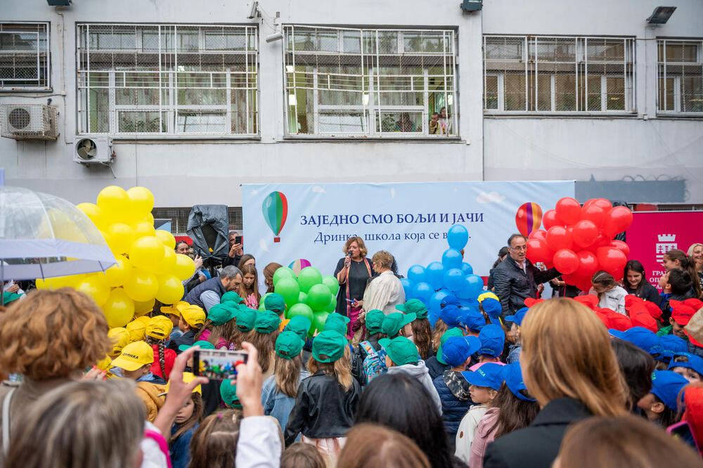 DOBRE VESTI ZA DECU I RODITELJE: Uvedeni BENEFITI posebno se odnose na sve školarce!