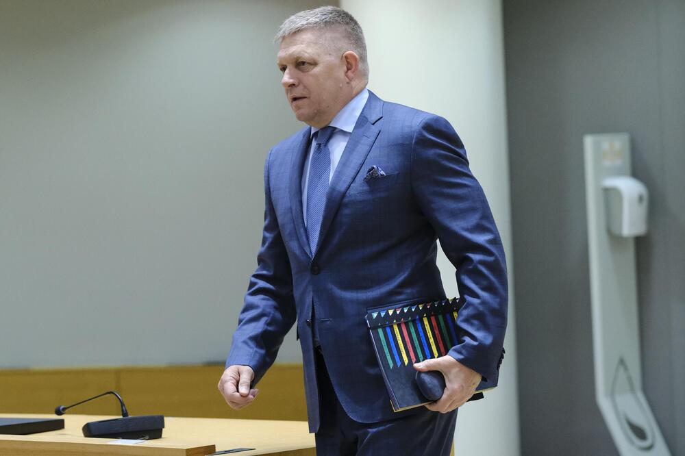 EVO U KAKVOM JE STANJU ROBERT FICO JUTRO NAKON OPERACIJE: Najnovije vesti o premijeru Slovačke