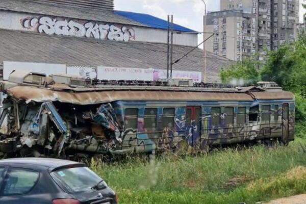 OVAKO IZGLEDA LOKOMOTIVA POSLE STRAŠNOG SUDARA KOD PANČEVCA: Zgužvana do neprepoznatljivosti (FOTO)