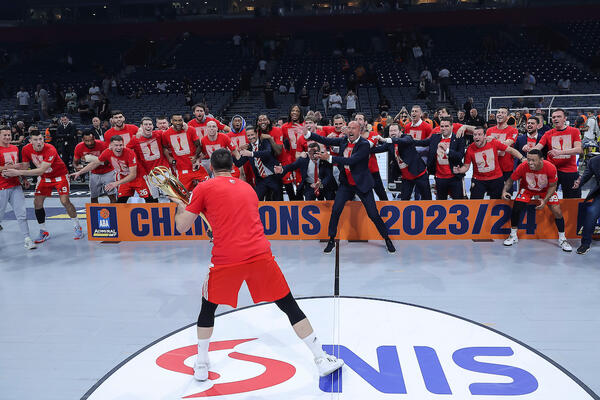 BRUTALNI MVP IZABRAO ZVEZDU PRE BOGATE PONUDE! Veliko pojačanje za crveno-bele (FOTO)