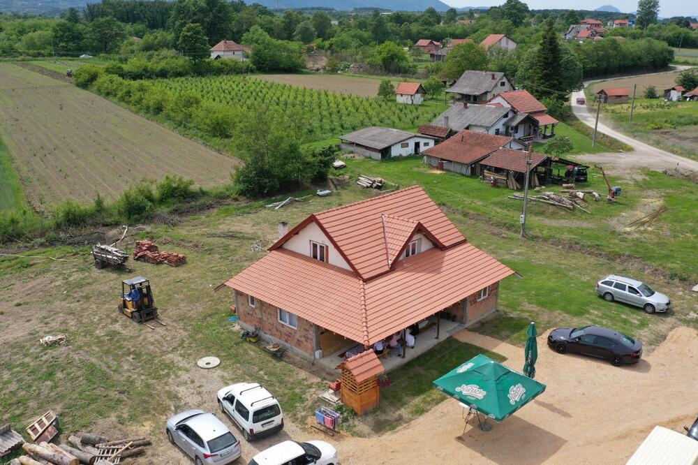 STEFAN POBEGAO IZ GRADA, KUPIO KUĆU U MALOM SELU ZA 10.000 EVRA I POKRENUO BIZNIS: Kaže da mu je to NAJBOLJA ODLUKA