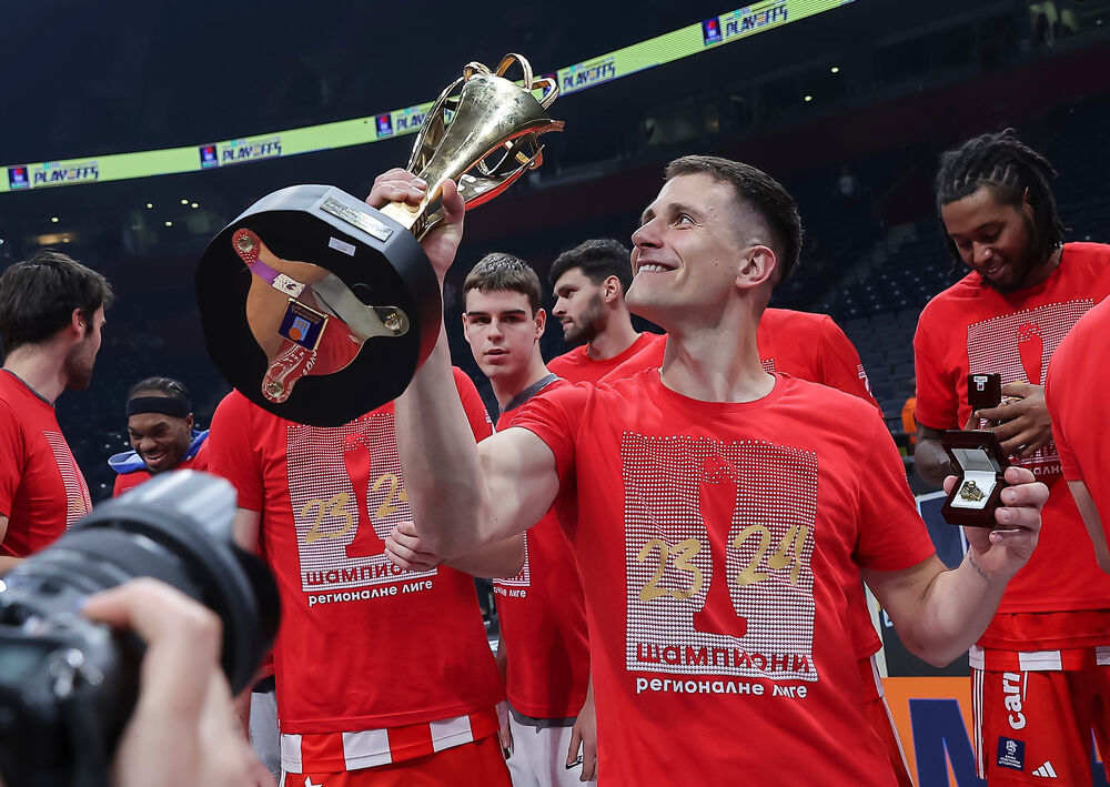 Nemanja Nedović sa trofejem ABA lige