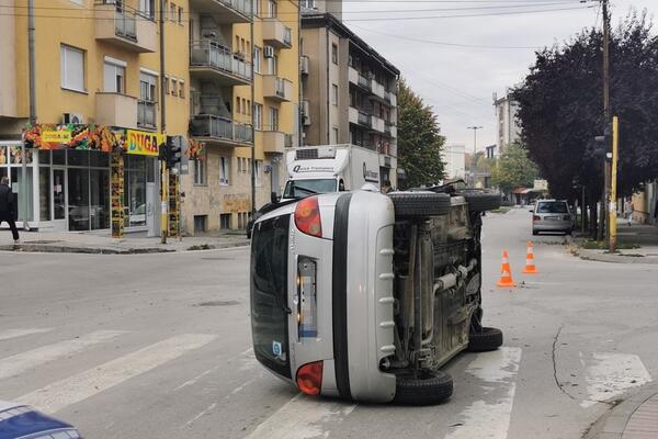 VOZAČ U UŽICU NALETEO NA OTVOREN ŠAHT, PA SE ISPREVRTAO: Na svu sreću nema povređenih