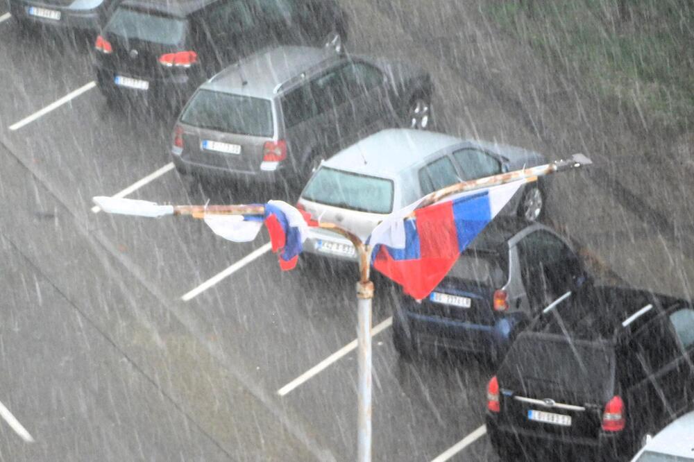 NEVREME PRAVI HAOS ŠIROM SRBIJE: Saobraćaj u KOLPASU, ulice poplavljenje, a u Loznici grad veličine ORAHA (VIDEO)