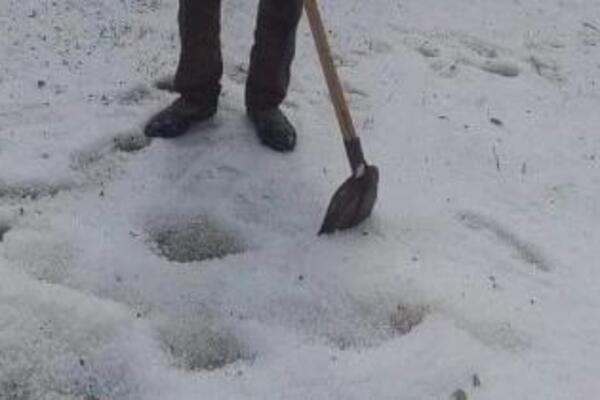 NEVEROVATAN PRIZOR U IVANJICI! Sve se beli KAO DA JE ZIMA, meštani u šoku (FOTO)