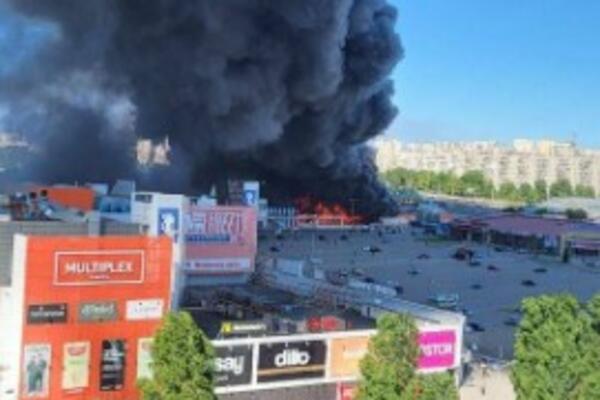 UZNEMIRUJUĆE SCENE! POGOĐEN HIPERMARKET U HARKOVU, najmanje 2 OSOBE su POGINULE: Kadrovi nisu za svakoga (VIDEO)