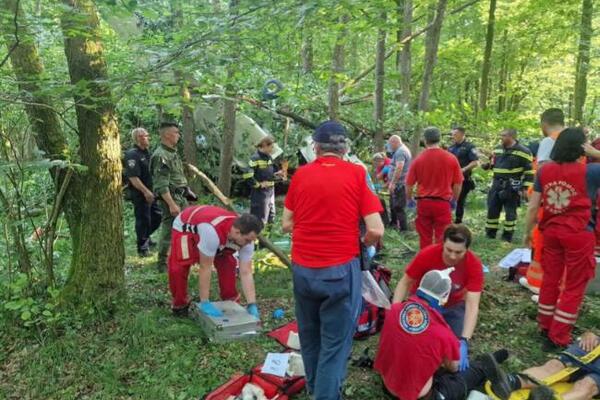 POLICIJA OTKRILA NOVE DETALJE PADA AVIONA U ZAGREBU: Jedna osoba smrtno stradala (FOTO)