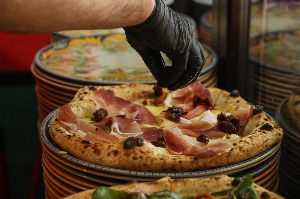 Picerija vam neće pasti na pamet više: Domaćice su godinama čekale ovaj recept, napravite testo kao iz restorana