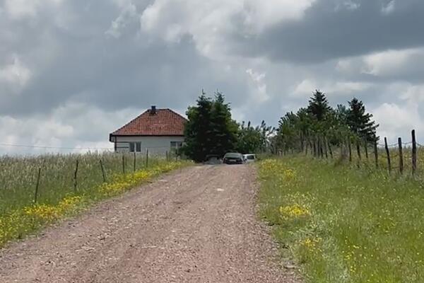 OVO JE KUĆA STRAVE KOD SJENICE U KOJOJ JE SNAJA UBILA SVEKRVU: Ovo su komšije imale da kažu o njima (FOTO)